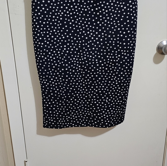 Dress - Picture 7 of 9